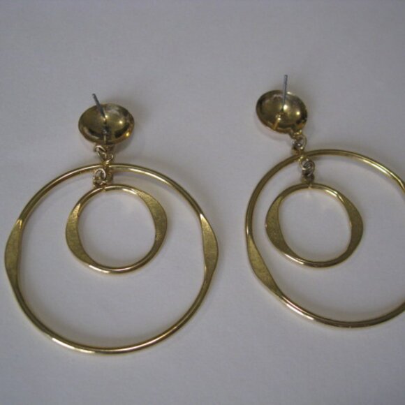 Lot of 3 Gold Tone Hoop Pierced Earrings - Picture 12 of 12